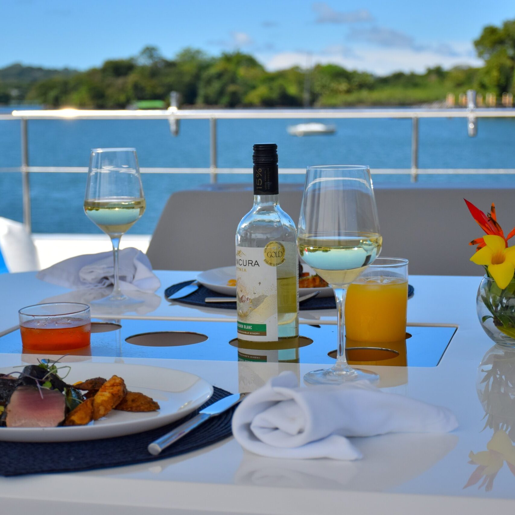 ISLA COIBA BY PRIVATE YACHT - COÍBA YACHT